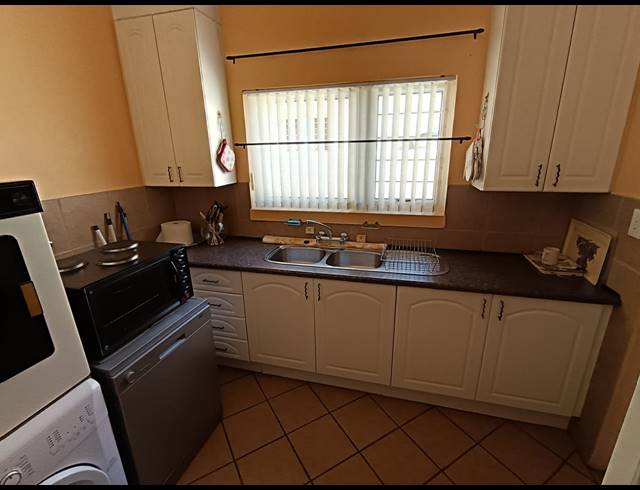 3 BEDROOM TOWNHOUSE FOR SALE IN PROTEA PARK